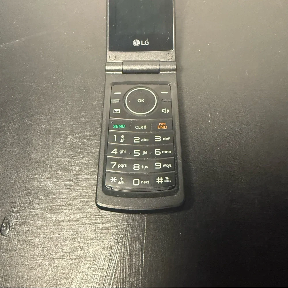 LG Classic Black Flip Phone - Verizon with charger